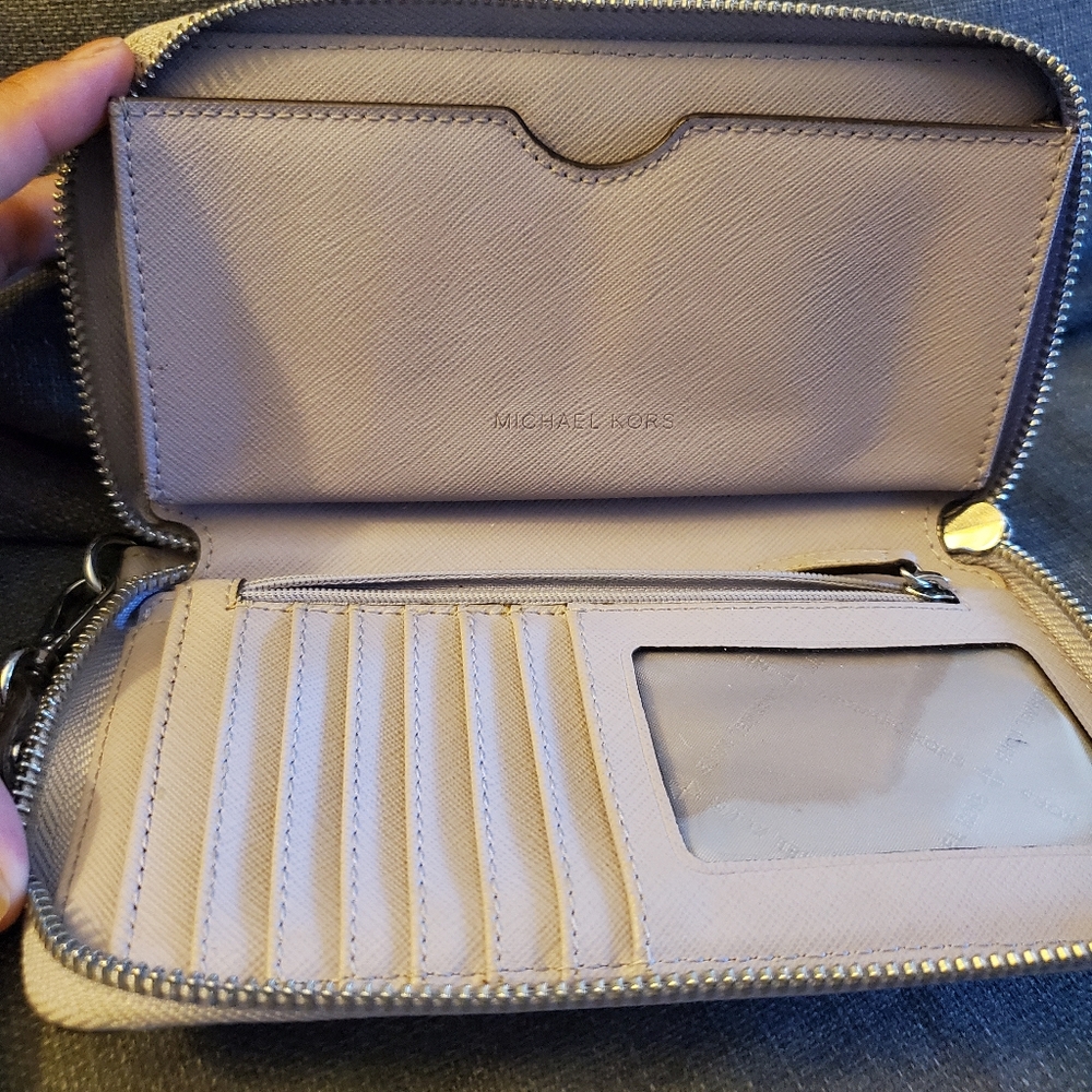 Michaels Kors Leather Wristlet Wallet - Picture 3 of 9